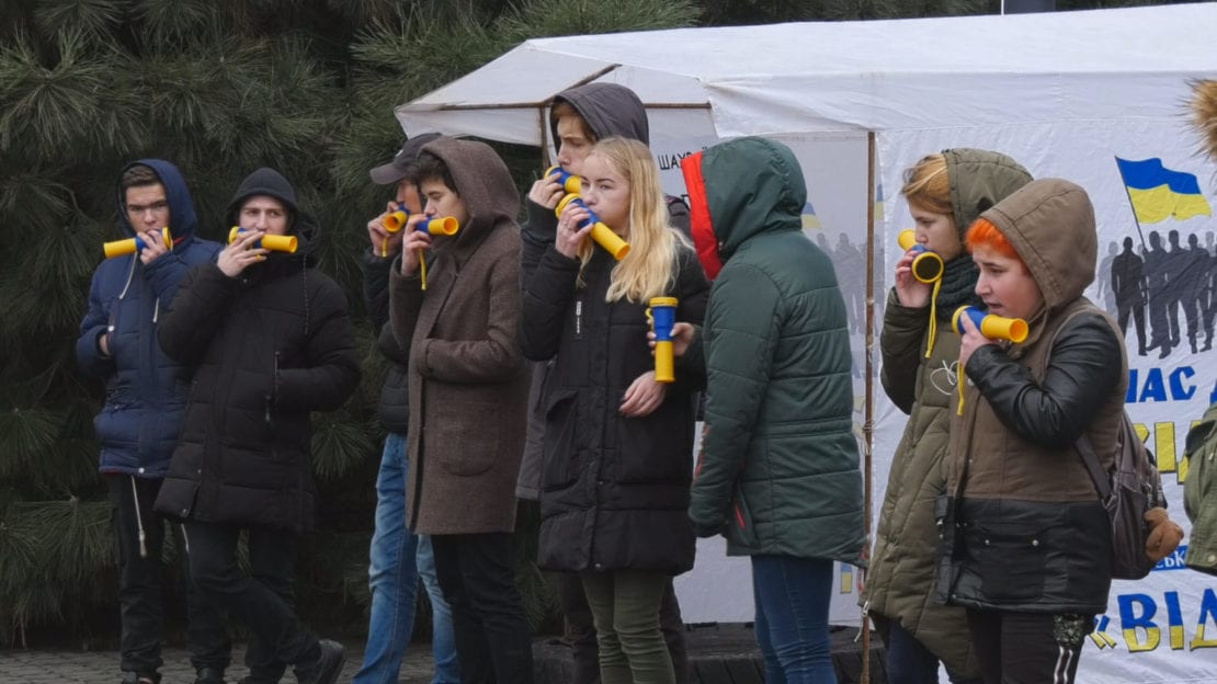 В Днепре активисты поселились под офисом "тендерного короля" Мишалова (Фото)