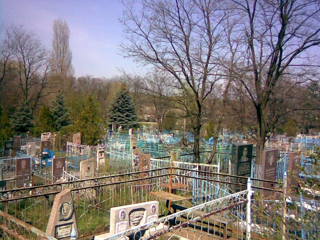 В Днепре кладбища оккупированы группировками. Новости Днепра