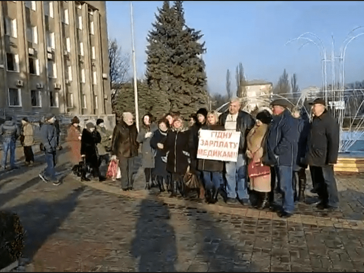 В Днепропетровской области митингуют врачи и медсестры (прямая трансляция)