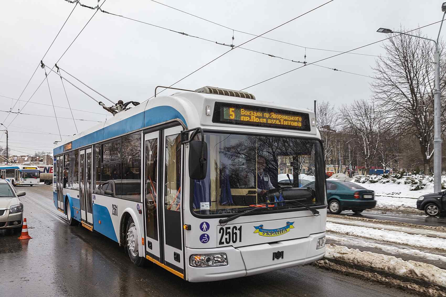 Согласно решению исполкома Днепровского горсовета №1395, с 3-го января 2020 года проезд в троллейбусах, трамваях и метро будет составлять 6 грн.