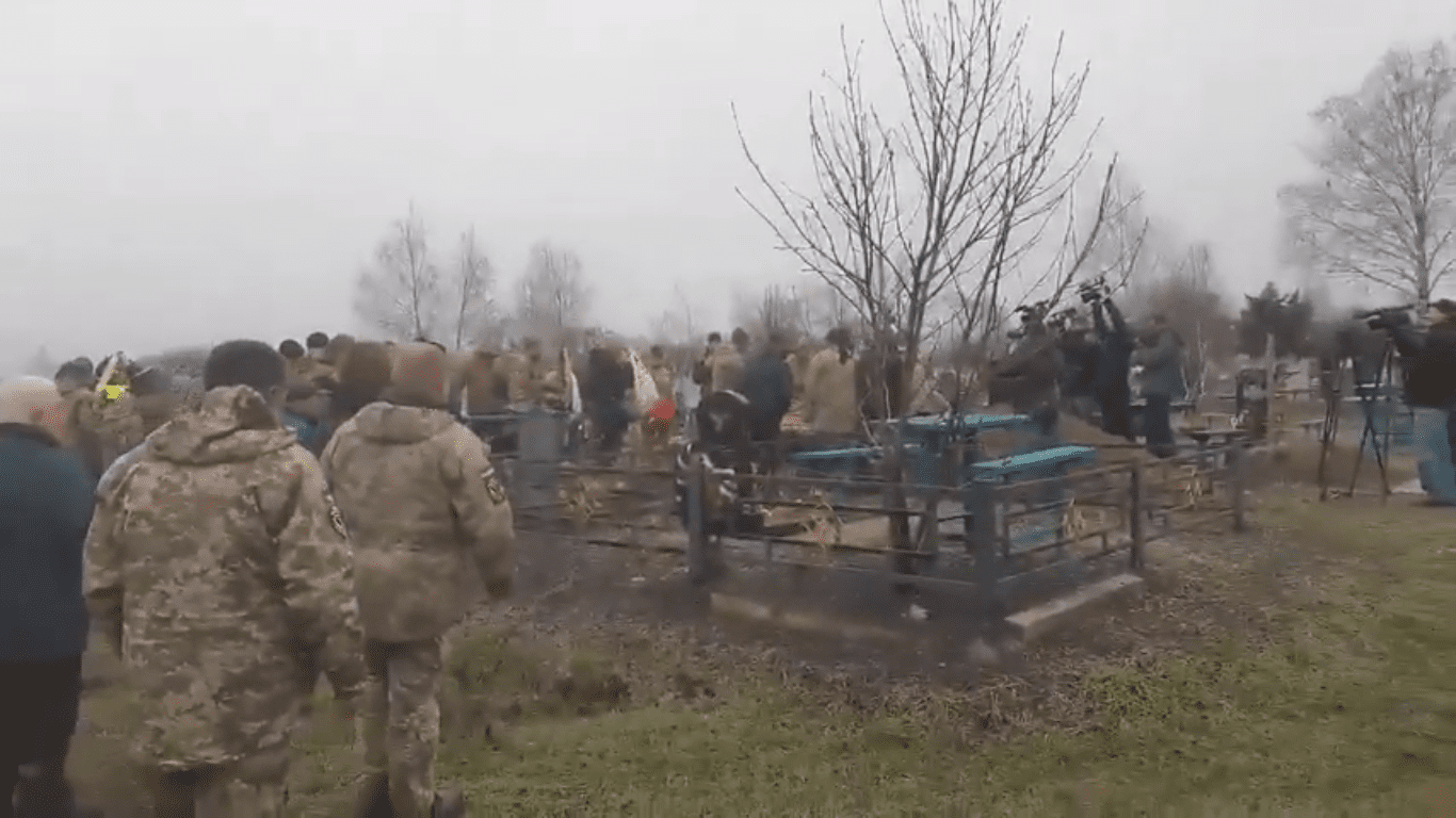 Под Днепром простились с изувеченным в плену бойцом (Фото/видео). Новости Днепра