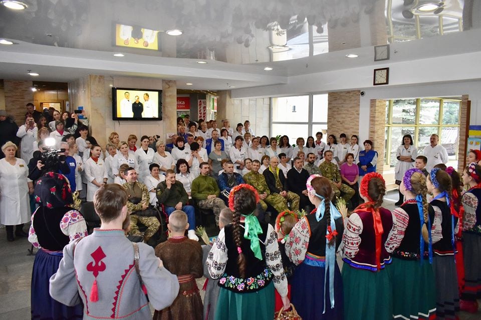 У Дніпрі в лікарню Мечникова завітали колядники (Фото)