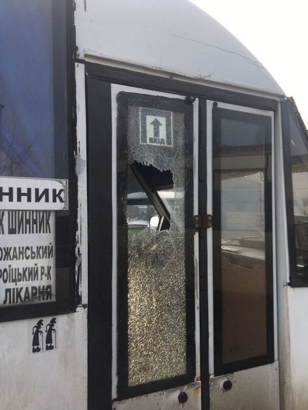 Происшествие Днепр: пассажир разбил стекло в маршрутке