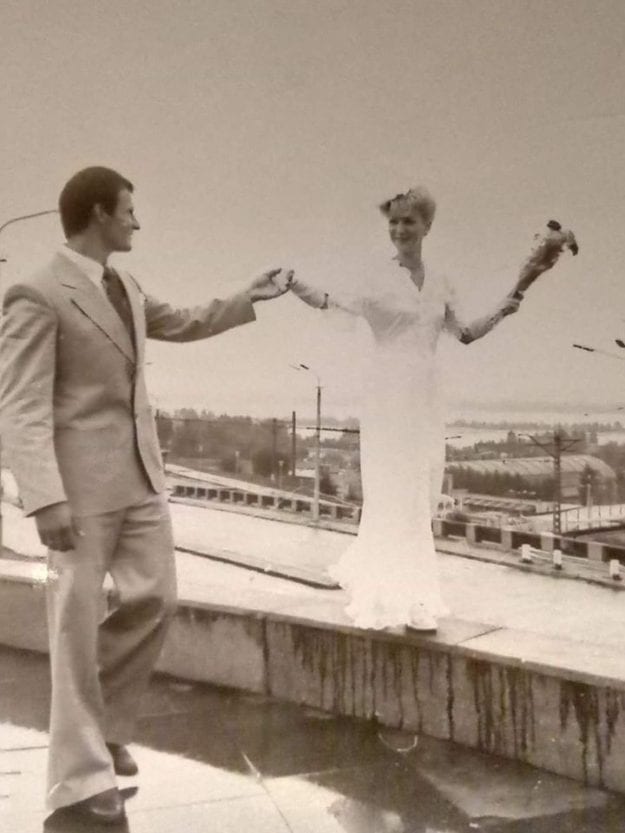 История в фотографиях: как в Днепре праздновали свадьбы