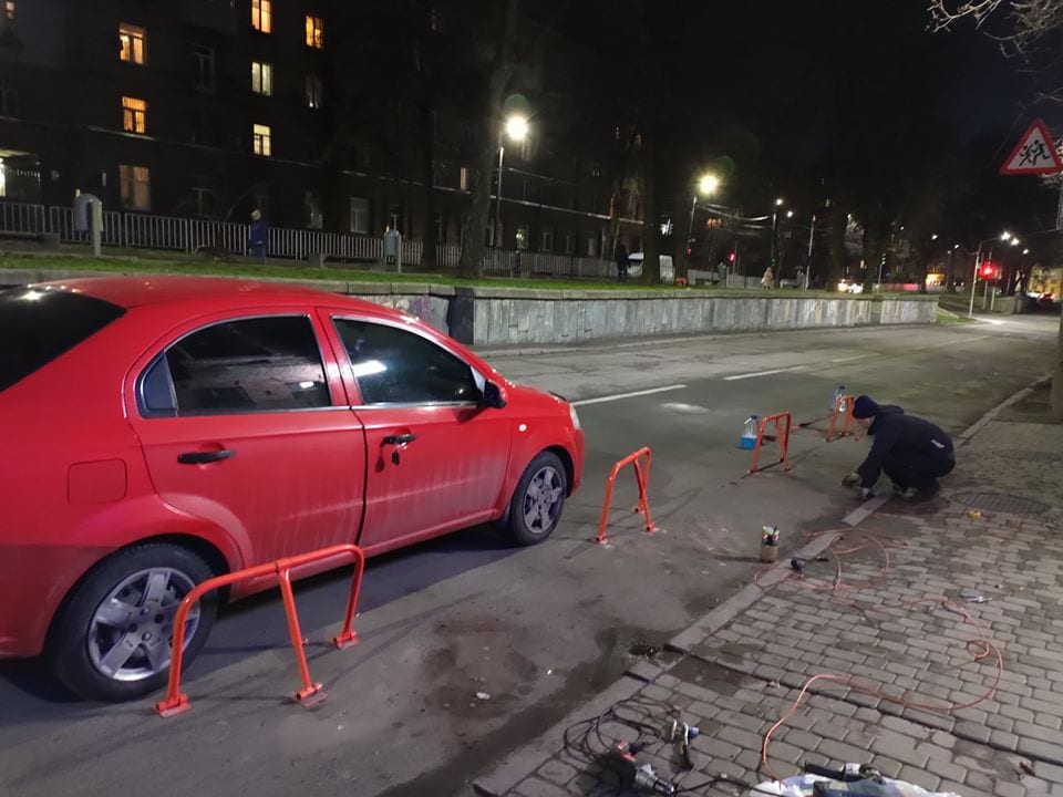 В Днепре на Гоголя убирают блокираторы. Новости Днепра