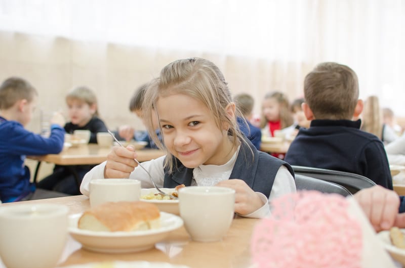 В Днепре показали, чем кормят школьников младших классов