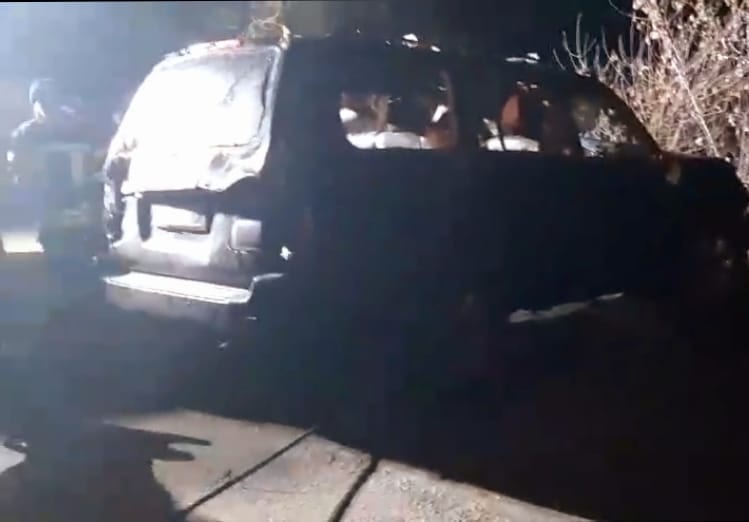 Под Днепром из воды достали джип с 4 телами (Фото, видео)