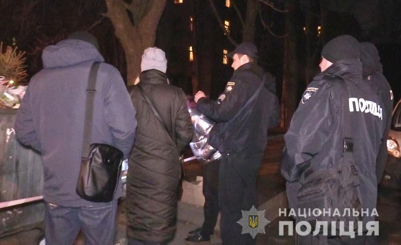 В Киеве нашли мертвого младенца в мусорном баке (Фото, видео)