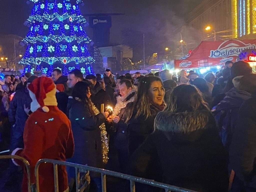 Более 7,5 тыс. человек встретили Новый год в центре. Новости Днепра
