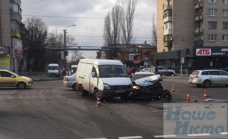 Сегодня, 30 января, на опасном перекрестке пр. Слобожанского и ул. Байкальская произошло ДТП с участием «Газель» и Volkswagen