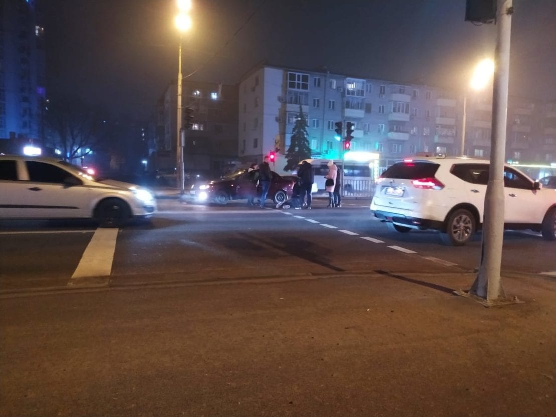 ДТП Днепр: иномарка на полном ходу сбила пешехода (Фото)