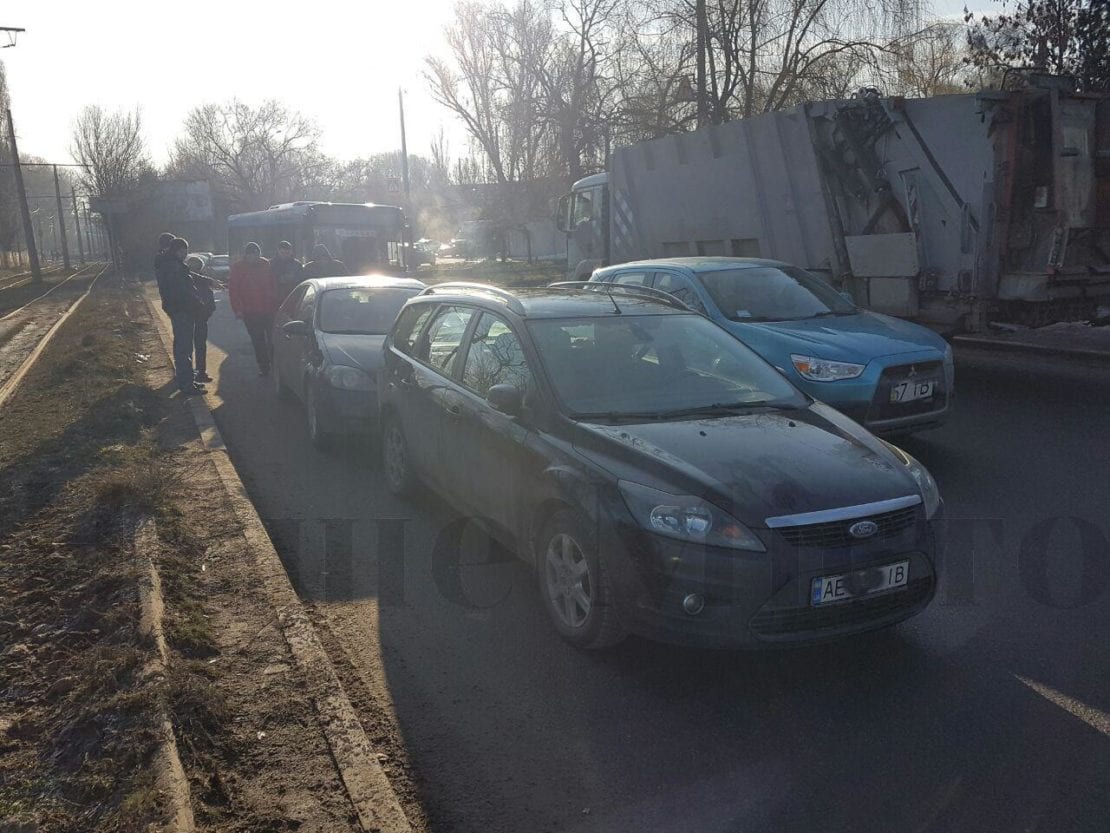 ДТП в Днепре: на левом берегу огромная пробка