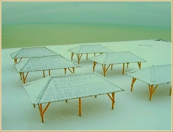 Азовское море стало белым: что случилось
