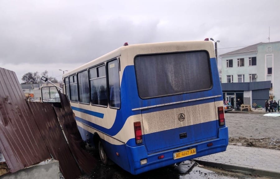 Под Днепром водитель школьного автобуса умер за рулем. Новости Днепра