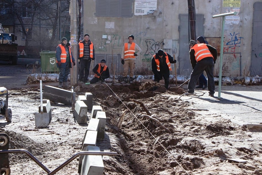 У Дніпрі продовжуються ремонти внутрішньоквартальних доріг