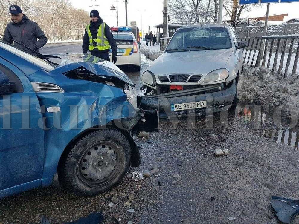 ДТП Днепр: возле "Дафи" столкнулись две иномарки (Видео)