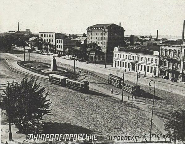 Фото из прошлого: уникальные снимки главного проспекта Днепра