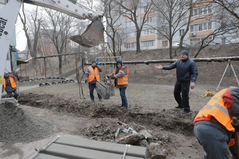 У Дніпрі ремонтують внутрішньоквартальні дороги, які не відновлювали десятиріччями