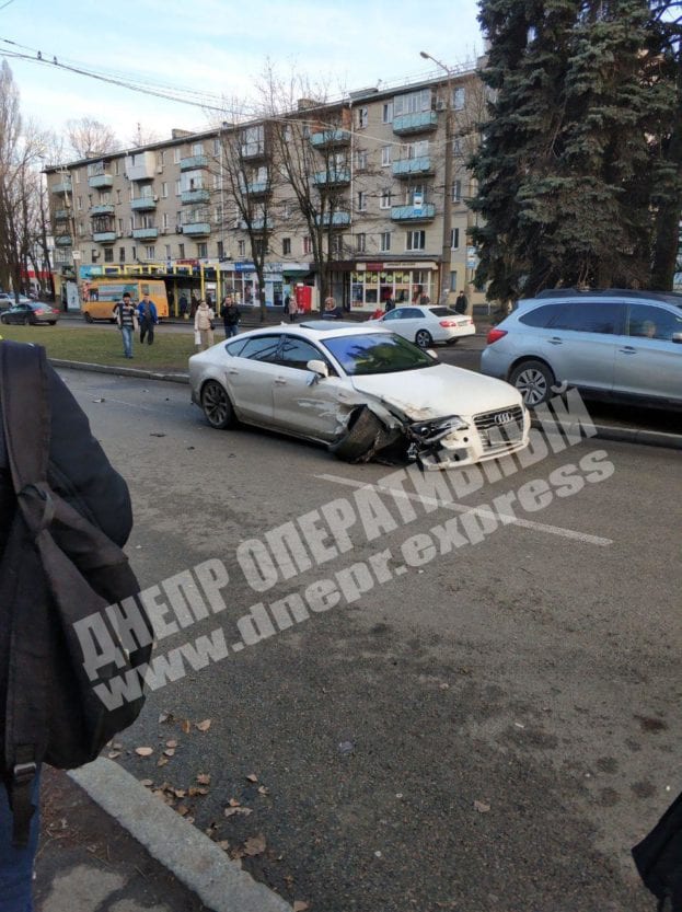 Тройное ДТП на пр. Гагарина в Днепре: движение парализовано