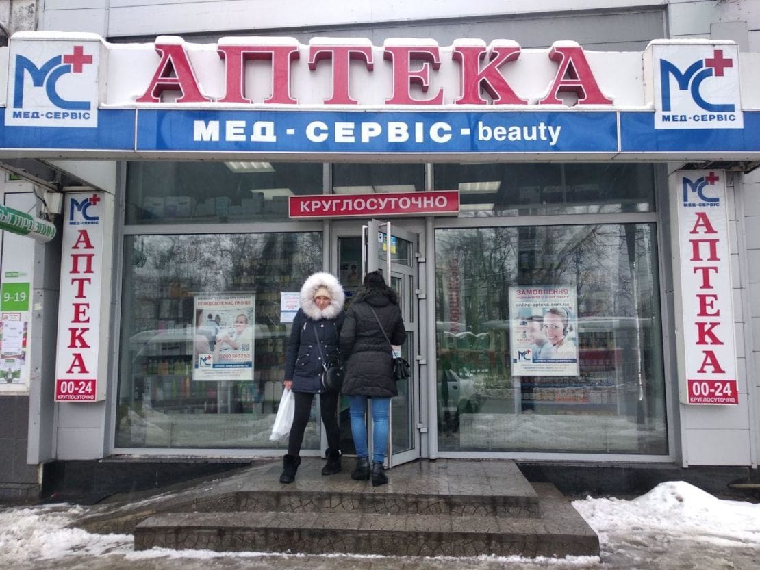 В разгар эпидемии в половине днепровских аптек одноразовые защитные повязки отсутствуют в продаже уже более 2 недель