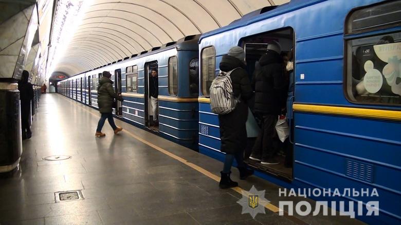 В метро женщина хотела украсть 5-летнего ребенка (Фото)