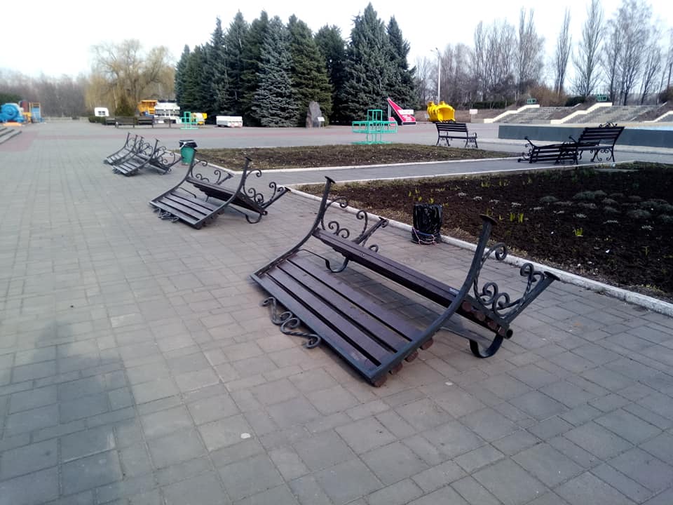 На 8 марта вандалы разгромили парк. Новости Днепра
