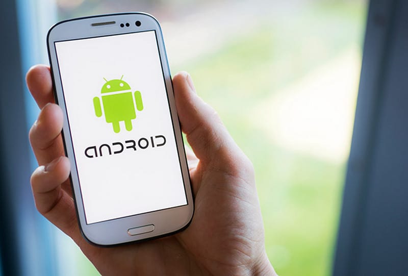 Владельцы устаревших версий Android в опасности: что случилось