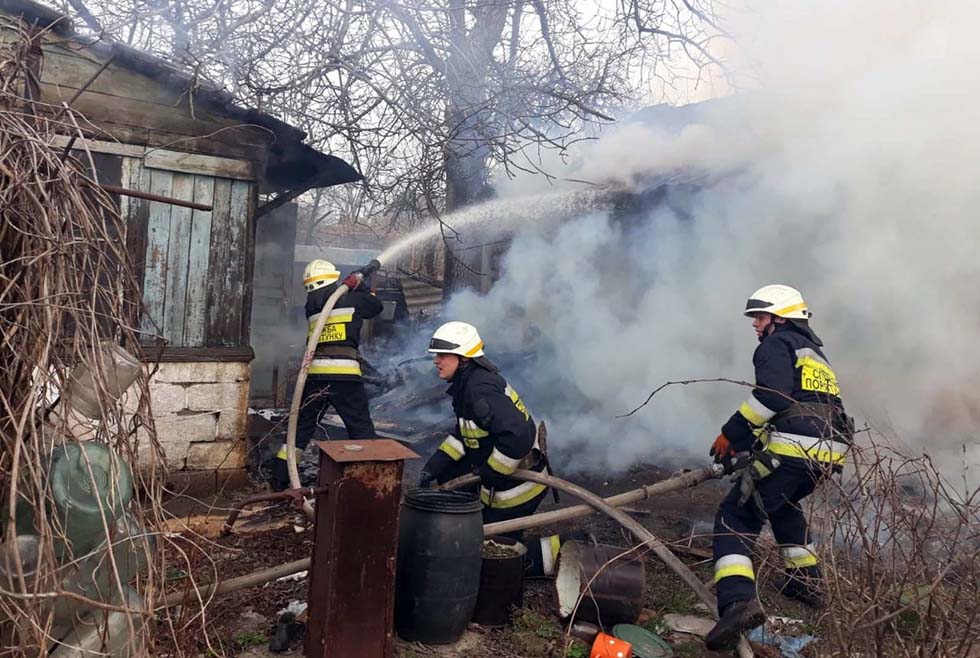 Происшествие Днепр: сгорел дом в частном секторе
