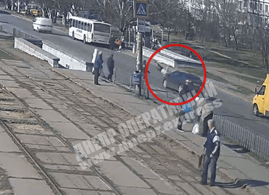 Происшествие Днепр: на Донецком шоссе авто сбило девушку
