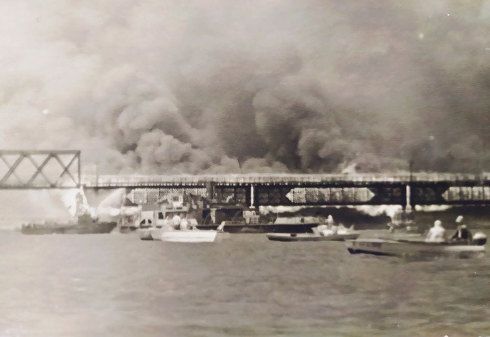 Как в Днепре горел Новый Мост (Фото). Новости Днепра