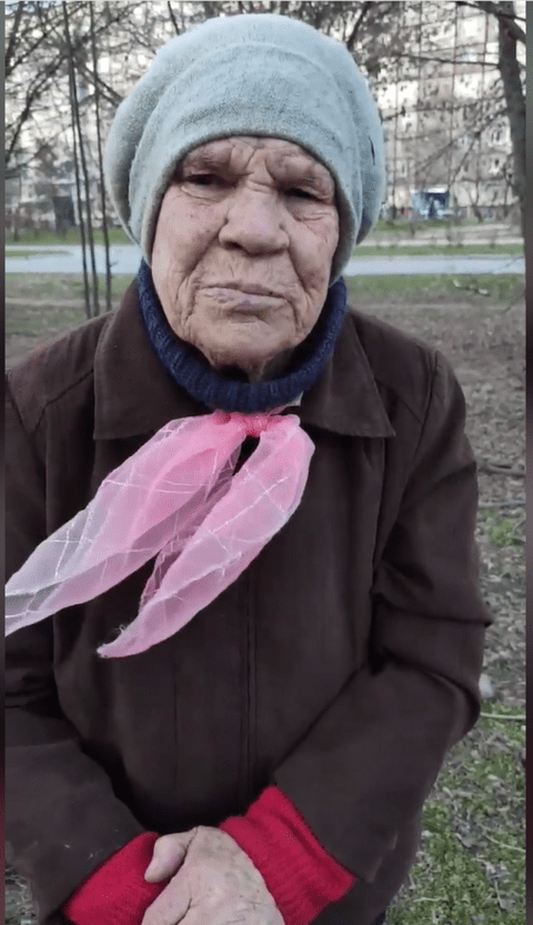 Розыск родственников старушки, лежавшей на земле. Новости Днепра