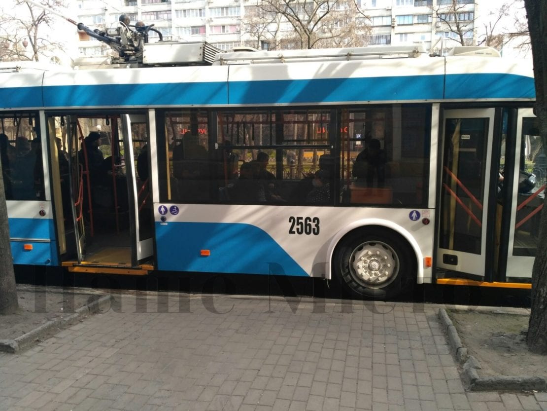 Карантин в Днепре: какие троллейбусы и трамваи отменяют