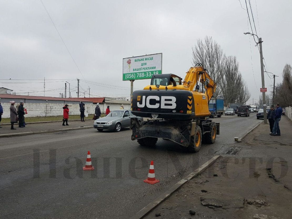 ДТП Днепр: экскаватор сбил пожилую женщину (Фото)