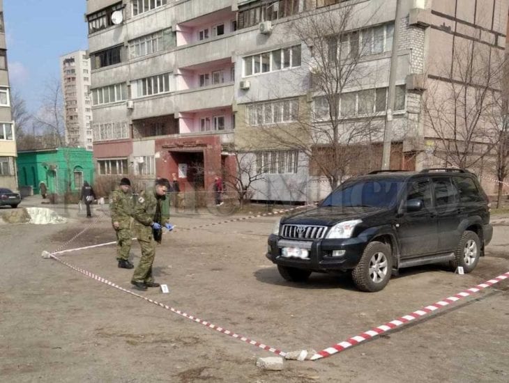 Место взрыва на Красном Камне притягивает детей. Новости Днепра