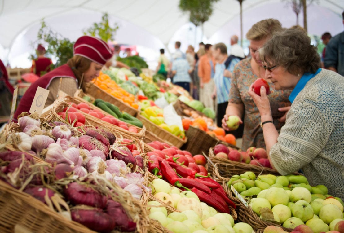 В Украине открывают продуктовые рынки: Кабмин разрешил