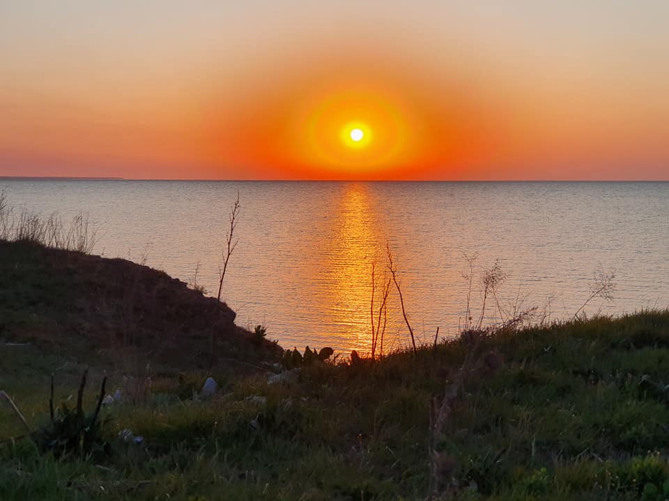 На Азовском море запечатлели "ангельский" рассвет (Фото)