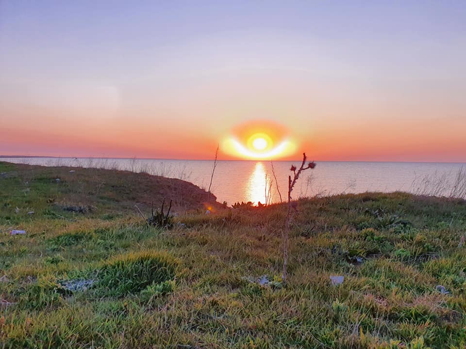 На Азовском море запечатлели "ангельский" рассвет (Фото)