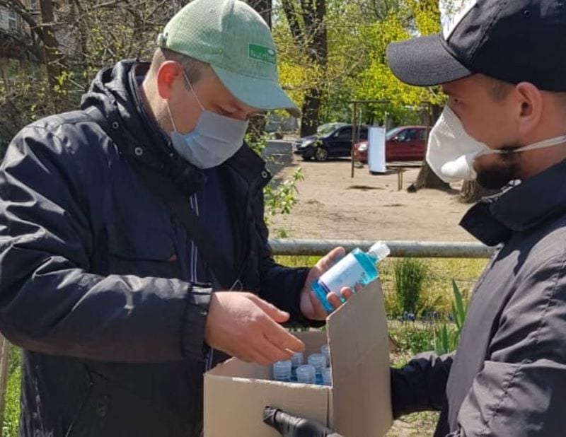 Зачем "помечают"дома, где живут заболевшие люди. Новости Днепра