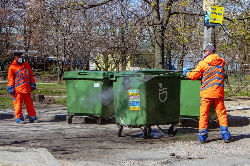 В Днепре дезинфицируют мусорные контейнеры. Новости Днепра