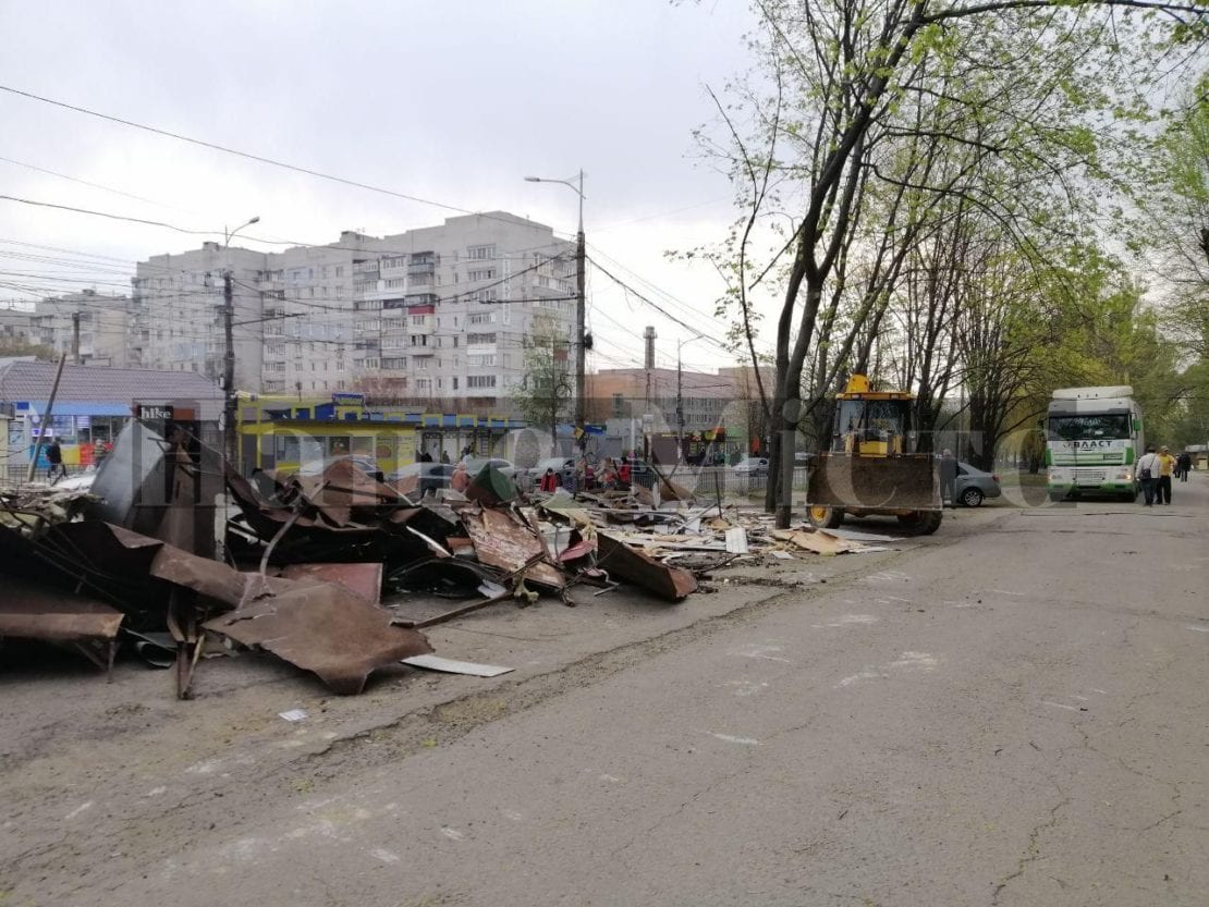 В Днепре на ж/м Тополь-2 массово снесли киоски. Новости Днепра