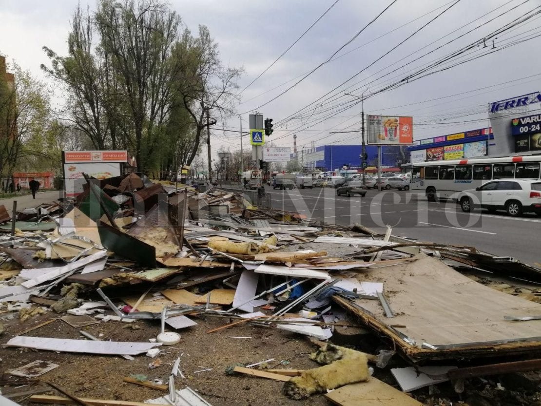 В Днепре на ж/м Тополь-2 массово снесли киоски. Новости Днепра