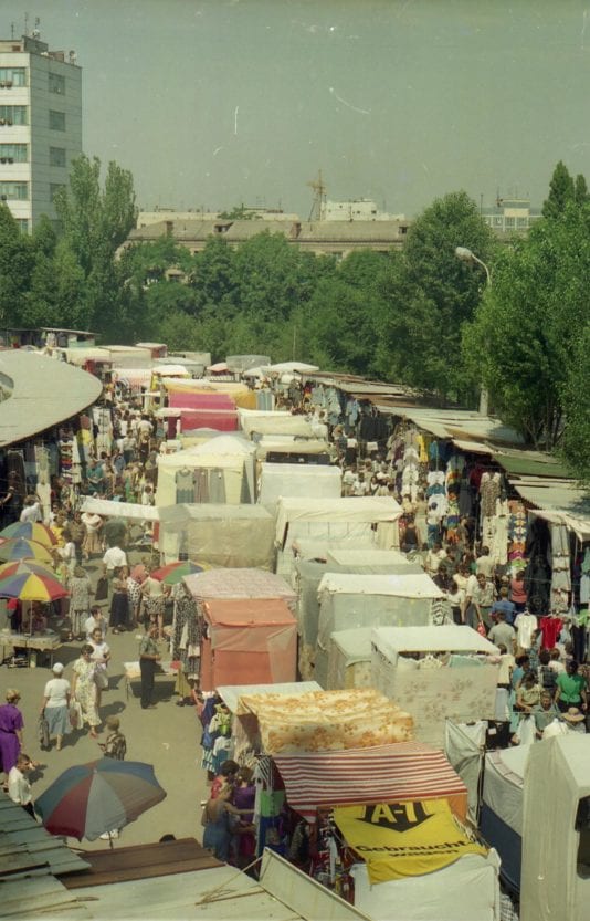 Как выглядел легендарный рынок на стадион «Металлург» (Фото)