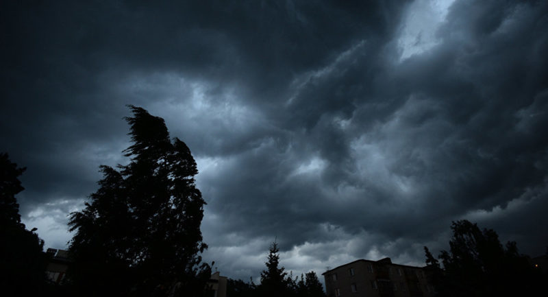 Гроза и шквальный ветер: в Днепре объявили штормовое предупреждение