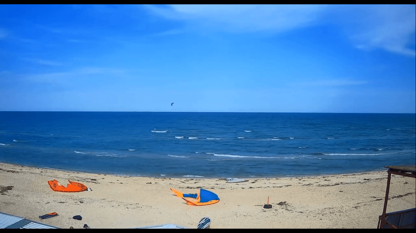 Арабатская стрелка 2020: в день официального открытия пляжей виндсерферы устроили настоящее шоу (Видео)