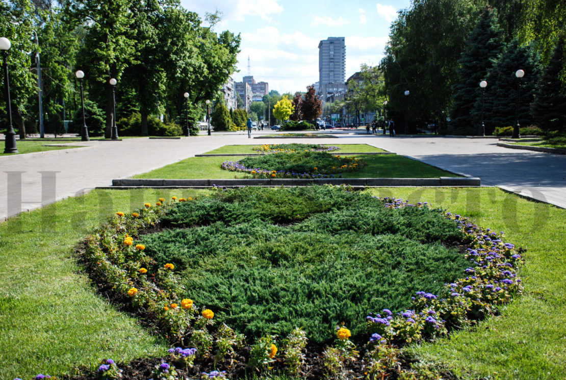 Днепр утопает в цветах: весна в любимом городе (Фото)