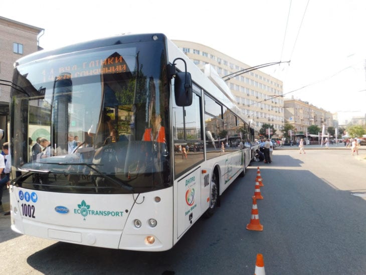 Карантин в Днепре: кому разрешили ездить в общественном транспорте с 12 мая