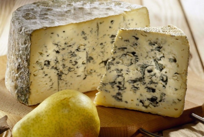 Сыр с плесенью: деликатес может оказаться опасным для здоровья