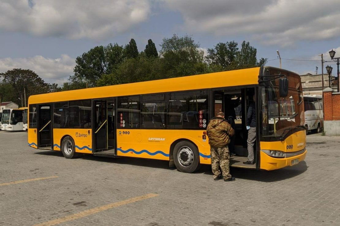 В Днепре на маршруты выйдут оранжевые автобусы