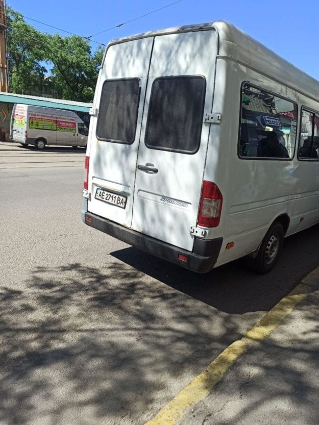 В Днепре пассажиры лезут в общественный транспорт без спроса. Новости Днепра