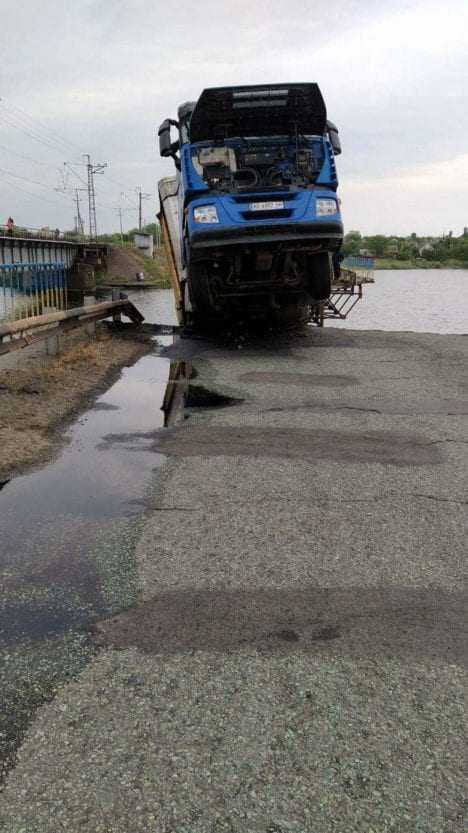 Обрушение Алексеевского моста под Днепром: фоторепортаж